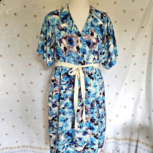 Sz L to XL Kimono Sleeve Wrap Dress Blue Floral NEW - Picture 2 of 12